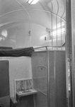 836563 Interieur van het model van een slaaprijtuig van Wagons-Lits op de stand van de N.S. op de internationale ...